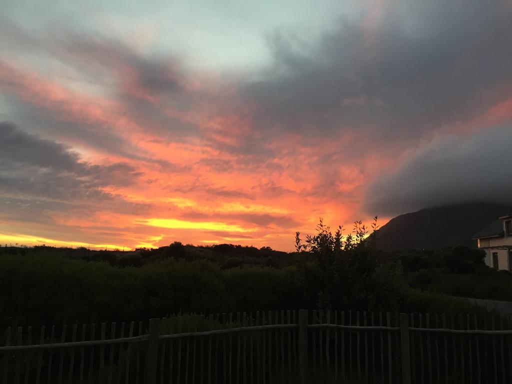 Sunset Splendour Guesthouse Noordhoek Kültér fotó